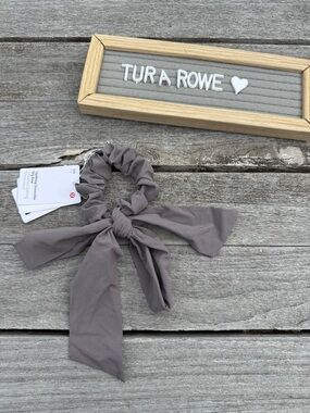 Lululemon Uplifting Scrunchie Big Bow Brown NWT Oversized Hair Bow Scrunchie
